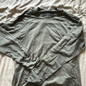 🆕 men’s Lululemon tech long sleeve